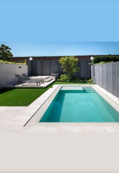 an empty swimming pool in the middle of a backyard