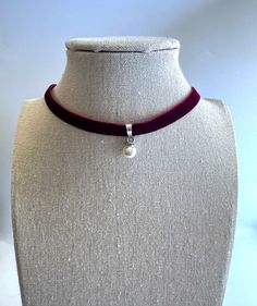 This handmade boho choker is simple, elegant and so boho.  * Burgandy Velvet ribbon with Pearl pendant Love this. * Measure your neck size accurately for perfect fit. * Choker is 13 inches with 2 inches of adjustable extender chain. * Velvet lace is so delicate Please Avoid perfumes and lotions and remove before swimming and bathing etc.    Avoid leaving your jewelry in damp environments. * Gently clean with dry cloth and store in the plastic zip bag and box supplied. * Each piece is packaged wi Choker Pearl Necklace, Maroon Necklace, Choker Pearl, Gothic Choker, Ribbon Choker, Gothic Chokers, Necklace Gothic, Lace Choker, Boho Choker