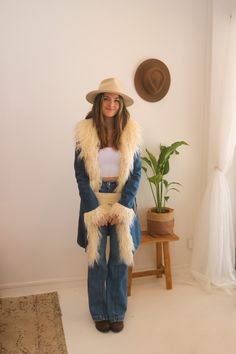 how to get the best festival out ever! festival outfit. festival hat. splendour in the grass outfit. wrangler jeans. denim jacket. white hat. cream hat. wool hat. blundstone boots. brown boots. vintage outfit. Blundstone Boots