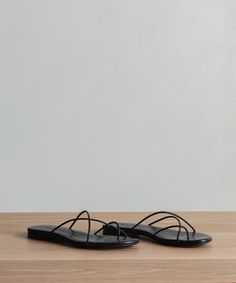 Eve Sandal Black Minimalist, effortless, and refined this strappy sandal is an instant seasonal staple. Nappa Leather. Made in Spain. Flat strappy sandal. Minimalist Black Sandals For Spring, Strappy Sandals Flat, Strappy Flats, Black Strappy Sandals, Black Minimalist, Jenni Kayne, Cardigan Sweater Coat, Mule Sandals, Flat Boots