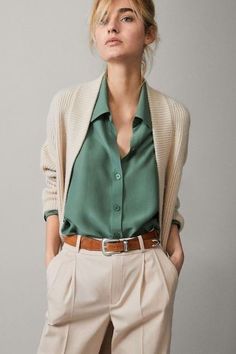 Hepburn Style, Beige Pants, Soft Autumn, Stylish Work Outfits, Work Style, Soft Summer