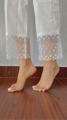 White Capri Design, Suits For Women Fashion, Women Fashion Design, Capri Design, Organza Suits, Stylish Kurtis Design