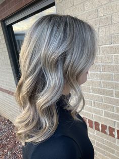 Cool Blonde Hair, Cool Blonde, Colored Highlights, Hair Stuff, Grow Out, Gray Hair, Medium Length Hair Cuts, Blonde Hair Color