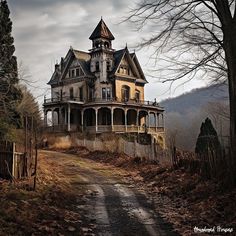 an old abandoned house on the side of a dirt road