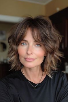 Italian Bob, Messy Bob Hairstyles, Chop Chop, Going Gray, Crown Hairstyles, Light Hair, Trendy Short Hair Styles