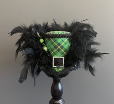 DreamsHeadpieces presents its novelty Beautiful mini st. patrick hat Covered with a plaid st patrick fabric, a black satin ribbon and a black stripe It is adorned with a rhinestone loop and a fibula An avalanche of feathers comes to finish the hat It is will adorn your head with elegance and sublimate your outfit Dimensions: 8.90cm high and 11.50cm wide at the edge All my items are entirely handmade by me The color of the item may differ from your screen due to variance in computer monitors. The Purple Time, St Patricks Day Hat, Alice In Wonderland Mad Hatter, Wonderland Mad Hatter, Tea Hats, Mini Hat, Mini Top Hat, St Pats, Tea Party Hats