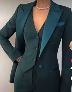 Girl Tuxedo, Women Pant Suit, Green Suit, Green Girl, Pantsuits For Women, Classy Work Outfits, Stylish Work Outfits, Slim Fit Suit