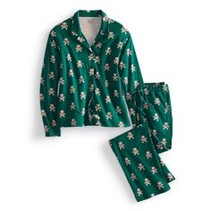 Unwind in classic comfort with our Long-Sleeved Pajama Set. Designed for those who appreciate timeless style and luxurious comfort, these pajamas offer the perfect blend of sophistication and relaxation for a restful night's sleep. Whether you're relaxing at home, getting ready for bed, or enjoying a leisurely weekend morning, our pajamas offer the perfect combination of comfort and flair. Vera Bradley Long-Sleeved Pajama Set in Bear Mosaic Green/Brown 2XL Green Christmas Pajamas, Green Christmas Pajama Set, Bear Mosaic, Green Printed Sleepwear With Relaxed Fit, Green Printed Cotton Sleepwear, Green Printed Long Sleeve Sleepwear, Fleece Patterns, Duffel Bag Backpack, Cozy Gift