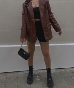 Leather Blazer Outfit Spring, Brown Estetic, Blazer Outfits 2023, Style A Brown Blazer, Winery Fits, Brown Blazer Outfits For Women, Brown Leather Blazer Outfit, Dark Brown Blazer Outfit, Blazer Cafe