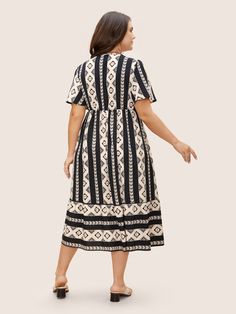 Bohemian Print, Trendy Dress, Sleeve Midi Dress, Midi Dress With Sleeves, Trendy Dresses, Flutter Sleeve, Black Fashion, Ruffles, Types Of Sleeves