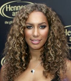 Light Brown Curly Hair, Hair Color Natural, Highlights Natural, Highlights Curly, Highlights Curly Hair, Makeup Tip, Brown Curly Hair, Color Highlights, Hair Dark