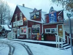 the outside of a restaurant with snow on the ground