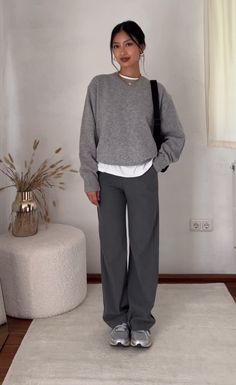 Amazon Warehouse Job Outfit, Outfit Ideas 12-13, Uni Autumn Outfits, Gray Pants Outfit Winter, Ath Leisure Outfits, How To Style Grey Sweater, Grey Dress Pants Women Outfit, Comfy Work Outfit Winter, Nyc Work Outfit