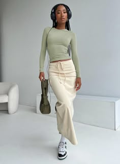 High Waist Outfits, Girls Maxi Skirt, Beige Skirt, Womens Maxi Skirts, Long Skirts For Women, Maxi Robes, Festival Looks