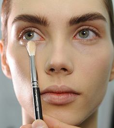 How To Use Concealer To Cover Up A Zit, Dark Circles and More - Daily Makeover Concealer For Dark Circles, Dark Circles Under Eyes, Celebrity Makeup Artist, Beauty Hacks Video, Moisturizing Body Wash, Celebrity Makeup, Top Beauty Products, Beauty Expert, Dry Brushing