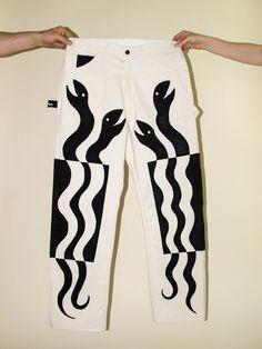 Unique Questions, Snake Pants, Painted Jeans, Painted Denim, Painted Clothes, Jeans Diy, Designer Jeans, Art Clothes, Lead Time