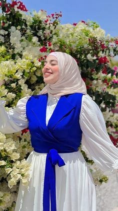 Modest Girly Outfits, Muslim Women Fashion, Fashion Top Outfits, Modest Dresses Casual, Modesty Fashion, Casual Day Dresses, Muslim Fashion Outfits, Muslimah Fashion Outfits, Classy Dress Outfits