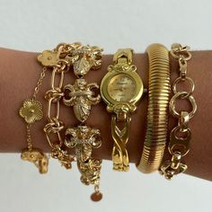 SUMMER 24' – CP STATEMENT Chunky Gold Jewelry Bracelets, Styling Gold Jewelry, Chunky Gold Necklace Stack, Chunky Gold Jewelry Outfit, Big Gold Jewelry, Street Wear Jewelry, 90s Gold Jewelry, Vintage Gold Jewelry Aesthetic, Chunky Gold Jewelry Aesthetic