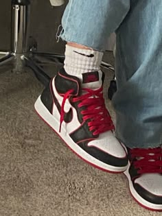 Sneakers Fashion Aesthetic, Nike Bloodline, Air Jordans Aesthetic, Cool Shoes Aesthetic, Air Jordan Aesthetic, Bloodline 1s, Red Air Jordans, Aesthetic Jordans, Jordan 1 Aesthetic