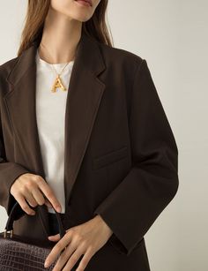 Dark Brown Blazer Outfits For Women, Light Brown Blazer Outfit, Dark Brown Blazer Outfit, Blazer Cafe, Brown Blazer Outfit, Balenciaga Crossbody Bag, Grey Blazer Outfit, Minimal Clothing