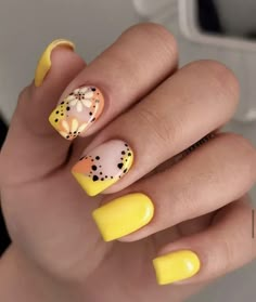 Oval Nails Designs, Spring Nail Ideas, Yellow Nails Design, Boho Nails, April Nails, Nails Art Designs, Minimal Nails, Short Nails Art, Beach Nails