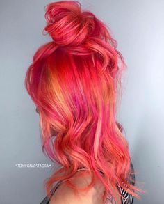 3 Hair Colors Ideas, Hair Colors Ideas, Dipped Hair, Pink Blonde Hair, Stylish Short Hair, Lavender Hair, Short Hair Wigs