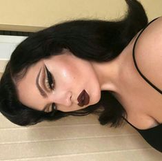 60s Bombshell Makeup, Chicana Lip Liner, Bettie Page Makeup, Dark Vintage Makeup, Dark Makeup Looks Aesthetic, Vintage Pinup Outfits, Pinup Makeup Looks, Mafia Wife Makeup, Mobwife Makeup