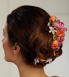 The Flowers 'n' Frills Hair Décor; is a wonderful look for you or your bridesmaids on your wedding day. Orange spray roses, light pink hyacinth, fuchsia nerine lilies, and green mini hydrangea are secured to an accent hair clip to give that extra touch to a French Twist or updo. Ftd Flowers, Flowers In Her Hair, Twisted Updo, French Twist Hair, Floral Hair Combs, Bridal Hair Flowers, Sisterlocks, French Twist, Hair Decorations