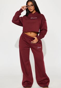 Fashion Nova Sets, Fashion Nova Fits, Lakers Game, Cute Sweatpants, Burgundy Fashion, Printed Fashion, Swag Girl Style, Fashion Hoodies