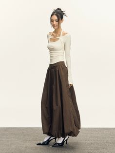 Discover the charm of effortless styling with our Flowy Maxi Bubble Skirt, a harmonious blend of function and fashion.

Expertly crafted from 100% polyamide fiber, this skirt exhibits a luxurious texture and offers a breezy A-line silhouette. The low-waist design and solid color provide a street-style aesthetic with European and American influences. Functional pockets add a practical touch to the skirt’s edgy yet sophisticated presence. 

Whether it's a casual day out or a special evening, pair Long Bubble Skirt, Low Waist Maxi Skirt, Bubble Skirt Outfit, Flowy Clothes, Fashion Styles Types, Skirt Street Style, Edgy Street Style, Fashion Exhibition, Low Waist Skirt