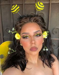 Diy Honeycomb Costume, Bee Make Up Halloween, Woman’s Diy Halloween Costume, Woman Bee Costume, Bee Costume Aesthetic, Bee Costume Diy Woman, Honey Bee Makeup Look, Bumble Bee Costume Makeup, Bumble Bee Halloween Makeup