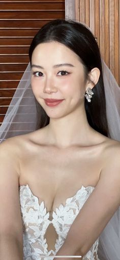 Asian Bridal Look, Simple Bridal Makeup Asian, Asian Natural Wedding Makeup, Asian Bridal Makeup Korean, Bride Makeup Korean, Wedding Makeup Chinese, Wedding Hairstyles For Asian Hair, Asian Wedding Hair Down, Asian Bridal Makeup Natural