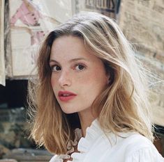 English Rose Style Fashion, French Natural Makeup, French Blonde Hair, French Girl Makeup Look, Espresso Aesthetic, French Girl Hair