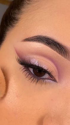 Dove Eyes Make Up, Pink Eyeshadow Looks Natural, Makeup Looks For Pink Outfit, Make Up Without Eyeliner, Lavander Makeup Look, Make Up Pink Eyes, Cool Astethic, Eye Shadowing Tutorial For Beginners, Simple Glam Makeup Natural Looks