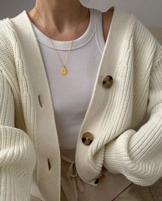 Cardigan Outfit Aesthetic, Light Academia Outfit, Casual Vacation Outfits, Study Outfit, September Outfits, Clean Girl Outfits, Vanilla Girl Aesthetic, Clean Aesthetic, Vanilla Girl