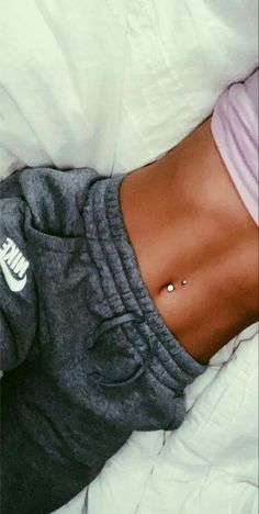 Belly Button Piercing Cute, Bijoux Piercing Septum, Pretty Ear Piercings, Cute Ear Piercings, Navel Piercing