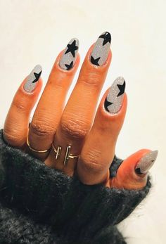 January nails Festival Nails Black, Black Festival Nails, Black Silver Nails Design, Vegas Inspired Nails, Artsy Nails Designs, Silver Black Nails, Nashville Nails Ideas, Nashville Nails, Reflective Glitter Nails