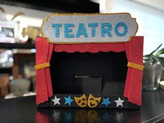 Teatro para marionetas en caja de zapatos hecho con foamy Easy Kids Art Projects, Cinema Idea, Money Stickers, Alphabet Worksheets Preschool, Cute Disney Drawings, Cute Images With Quotes, Disney Drawings, Cute Images