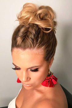 Check out these popular updo hairstyles for mid-length locks. Here are new ways to style your medium length hair without chopping it off. Cute Up Hairstyles, Fine Hair Updo, Easy Hair Up, Easy Updos For Medium Hair, Easy Updo Hairstyles, Easy Hairdos, Up Dos For Medium Hair, Updos For Medium Length Hair, Peinados Fáciles Para Cabello Corto