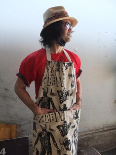 CANVAS APRONS * Medium Canvas * Hand Made and Hand Printed. * Water Based Ink Size: One Size  Measurements :  * Height - 34 inches (86 cm) * Width - 22 inches (55 cm) Shipping :  We ship worldwide from Bangkok, Thailand.  Shipping will take around 2.5- 4 weeks, some locations allow 4-5 weeks. We ship with registered # for confirmation of delivery.  Returns: Contact us Anatomy Design, Skeleton Human, Canvas Apron, Human Anatomy, Bangkok Thailand, Favorite Things Gift, Christmas Ideas, Bangkok, Halloween Shopping