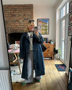 All these mirror pics and not once is the table behind me actually tidy 🫠💅 York Outfits, Nyc Winter, Winter Trip, New York Outfits, Mirror Pics, Wardrobe Style, Cute Fits, Style Guide, Creative Fashion