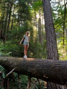 Girl in Forrest Camping Aesthetic, Adventure Aesthetic, Foto Tips, Trik Fotografi, Summer Dream, Summer Photos, Nature Aesthetic, Pretty Places