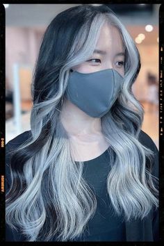 Black On Top White Underneath Hair, Black With White Underneath Hair, White Hair Underneath Black, Silver Color Block Hair, White And Black Hair Color, Black And Platinum Hair Underneath, Black White Hair Color, White Hair Underneath, White Strands Hair