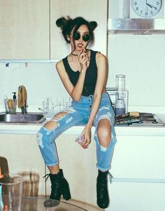 Ripped denim with boots are perfect for edgy outfits! Style Edgy Soft Grunge, Soft Grunge Outfits, Edgy Girls, Look Grunge, Outfits Edgy, Tokyo Street Fashion, Pastel Outfit, Hipster Outfits, Tumblr Outfits