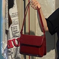 Red Crossbody Bag, Red Crossbody, Underarm Bag, Pretty Bags, Mode Inspo, 가을 패션, Cute Bags, Mode Vintage, Tote Purse