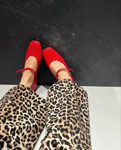 Red Flats Outfit, Red Mary Jane Shoes, Cheetah Style, Red Ballet Flats, Wedding Guest Outfit Fall, Flats Outfit, Easy Trendy Outfits, Fall Fits, Casual Winter Outfits