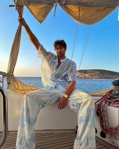 Bohemian Fits, French Men Style, Bali Fits, Linen Summer Outfits, Holiday Lifestyle, Money Dress, Men's Summer Outfit, Oc Board