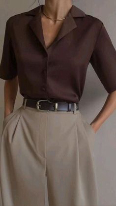 Brown Top Beige Pants Outfit, Professional Outfits Women 90s, Law School Outfits For Women, Khaki Trouser Outfit Women, Brown Trousers Outfit Casual, Khaki Trousers Outfit, Brown Trousers Outfit Women, Brown Trousers Outfit, Witch Clothes