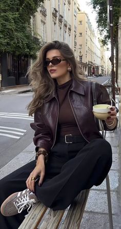 Best Winter Outfits, Skandinavian Fashion, Chique Outfits, Christmas Style, Looks Street Style, Casual Chic Outfit, Hottest Fashion Trends, Midi Skirts, Rainy Day Outfit