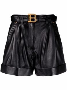 Black lamb skin logo-buckle leather shorts from Balmain featuring logo-buckle fastening, belted waist, gold-tone hardware, two side slit pockets and concealed front fastening. Balmain Pants, Skin Logo, Short Cuir, Balmain Clothing, High Fashion Outfits, Mini Short, Dope Outfits, Leather Shorts, Short Suit